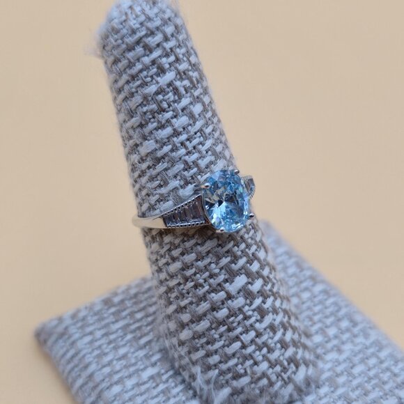 Size 7 Sterling Silver Oval Blue Cubic Zirconia Gemstone Ring A5511 - Picture 3 of 9